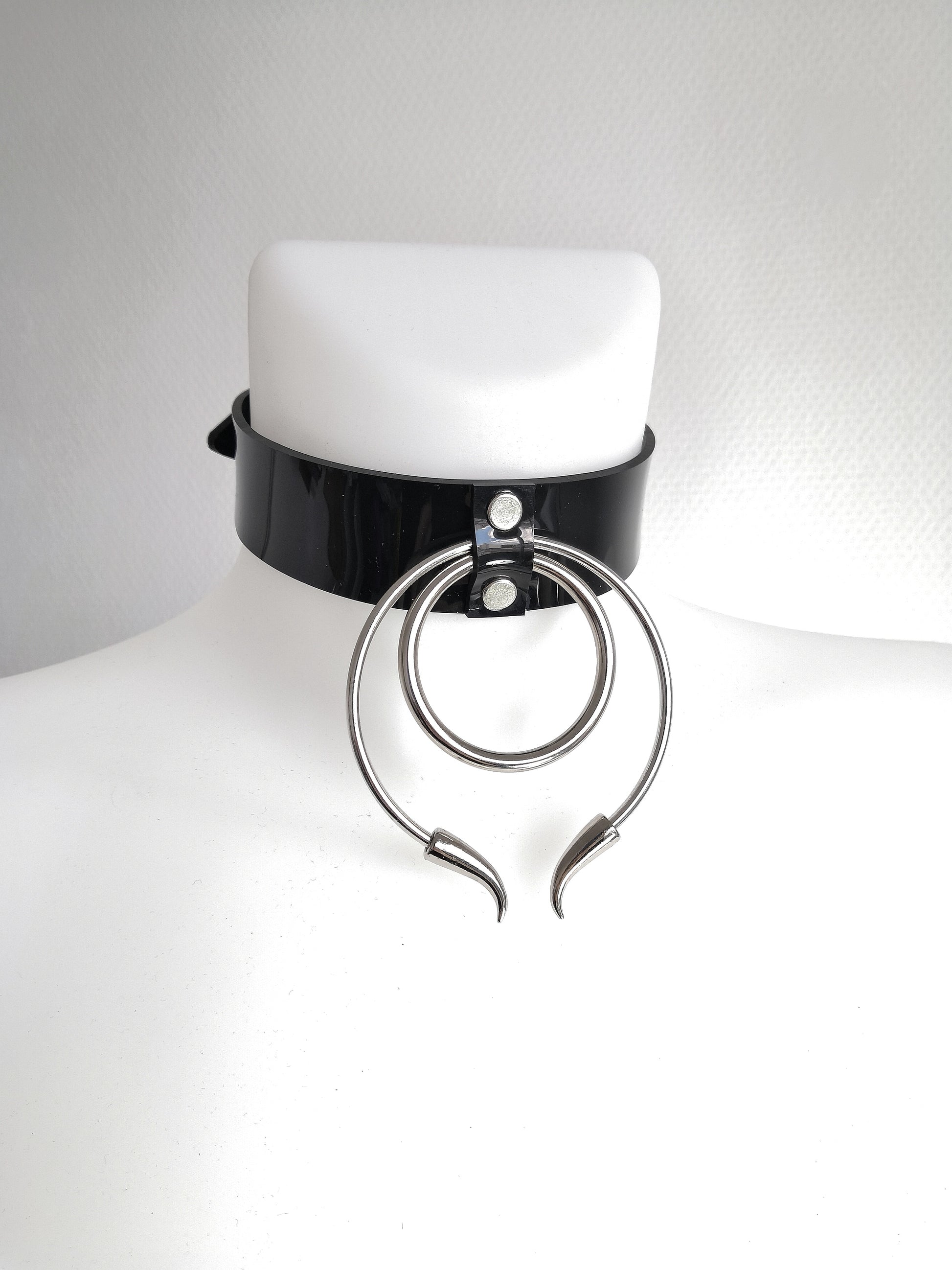 Omega Choker
