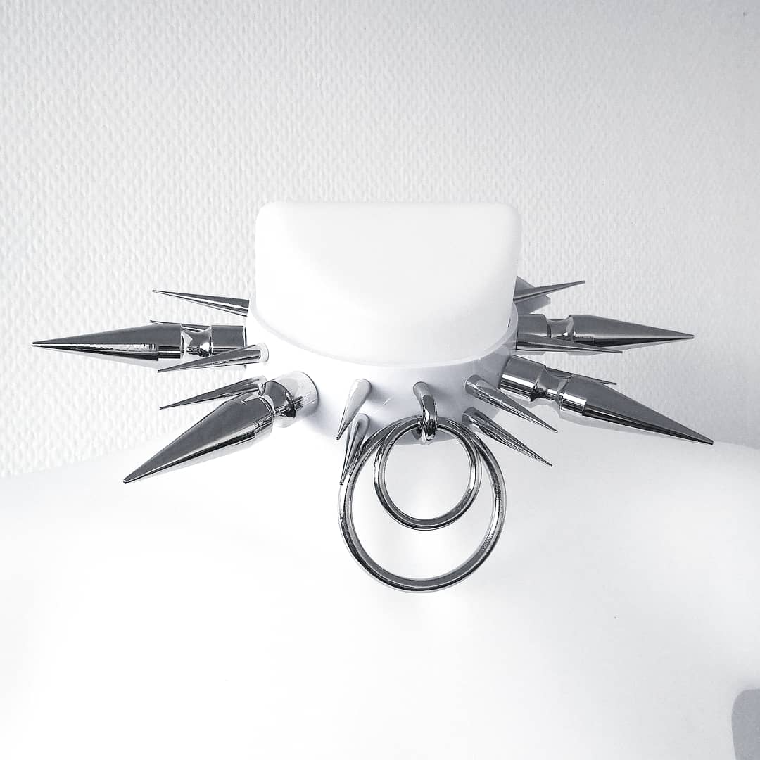 XXL Spikes & Rings Choker WHITE
