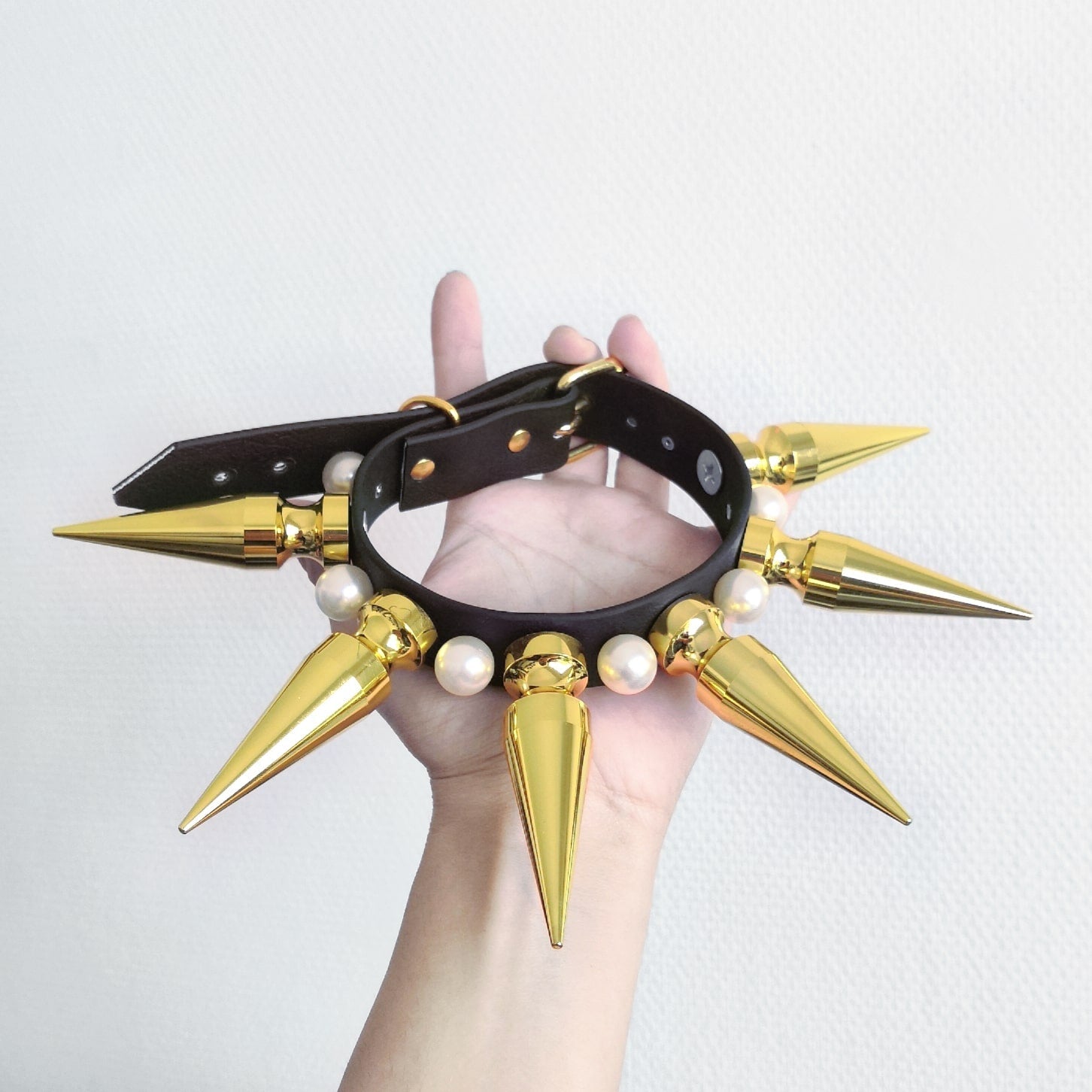 METAL VENUS CHOKER (GOLD)