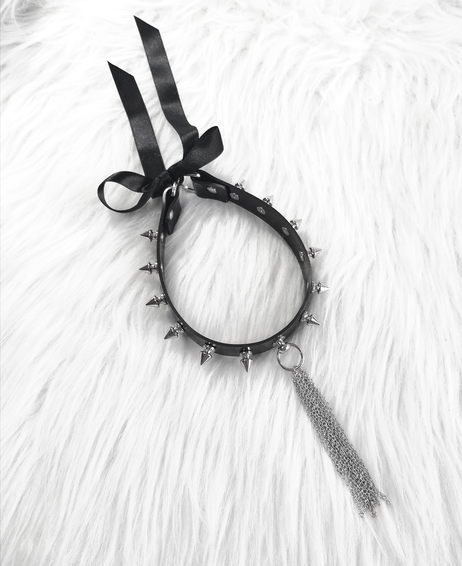 DATE ME CHOKER